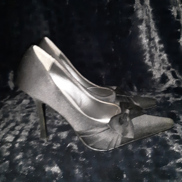 Bakers Black Bow Pumps size 9 - Picture 10 of 13